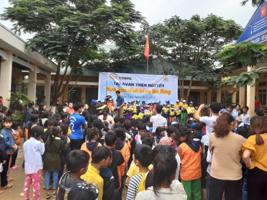 Conpa trao quà từ thiện gửi yêu thương trẻ em đồng bào ở Kon Plông