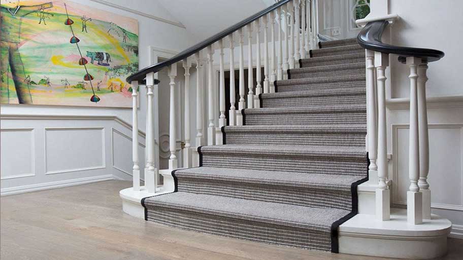 Dùng thảm trên bậc thang