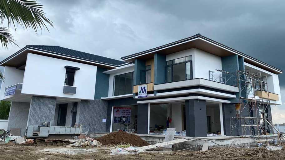 Conpa thi công sơn nhà mặt tiền màu trắng xanh