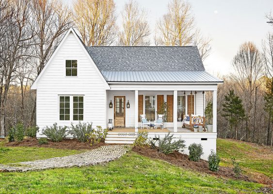 Nhà cấp 4 phối màu sơn đơn sắc trắng trong trẻo