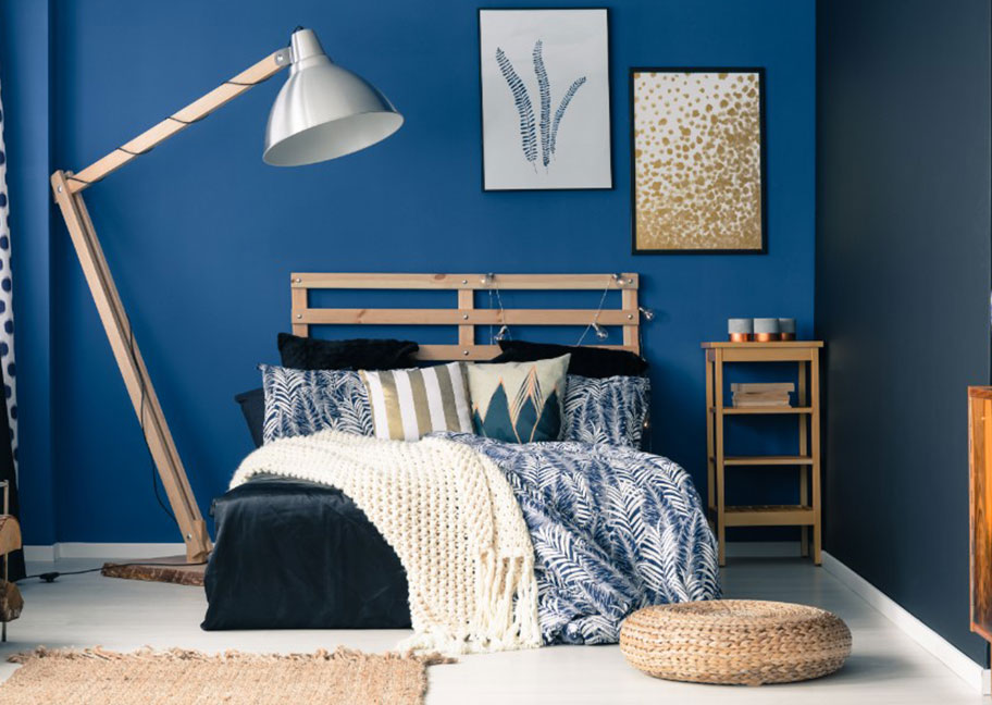 Phòng ngủ sơn tường màu xanh dương sang trọng