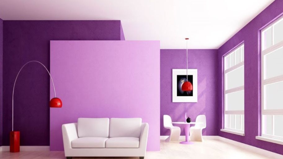 Phối hợp sơn nhà màu tím với sofa trắng độc đáo