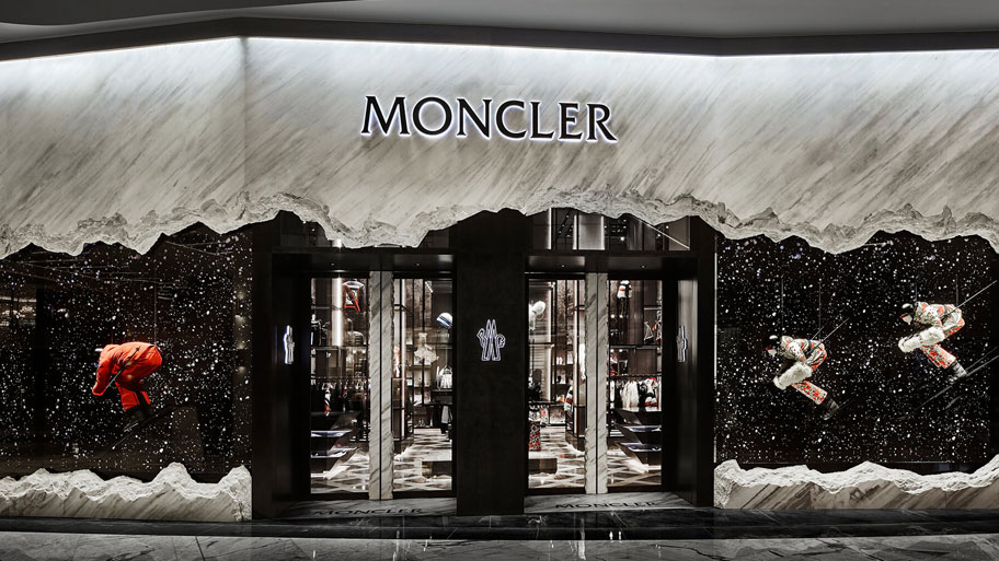 Sức Hút Từ Sơn Bê Tông Trong Thiết Kế Shop Thời Trang Cửa hàng thời trang Moncler phong cách phóng khoáng tại Dubai