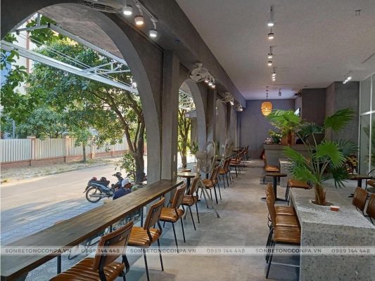 Khu vực bàn cố định phục vụ cho làm việc học tập