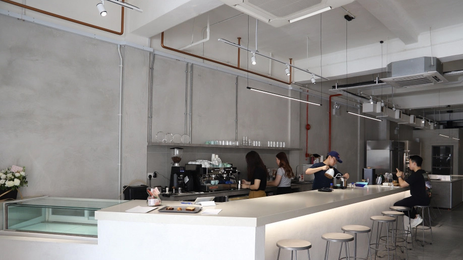 Tổng hợp top các mẫu quán cà phê đẹp sử dụng sơn hiệu ứng kim loại Quán cafe minimalism sơn hiệu ứng kim loại