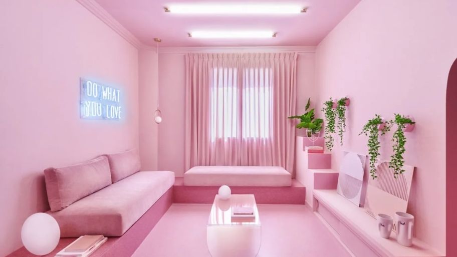 Sơn phòng khách màu hồng cánh sen lãng mạn