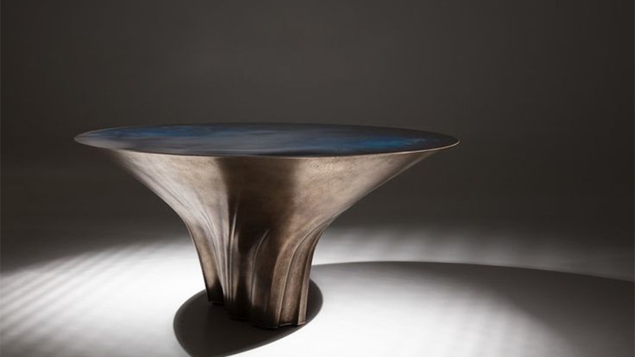 Bàn trang trí sử dụng sơn kim loại thật