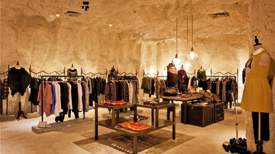 Cửa hàng thời trang sử dụng sơn cát nghệ thuật