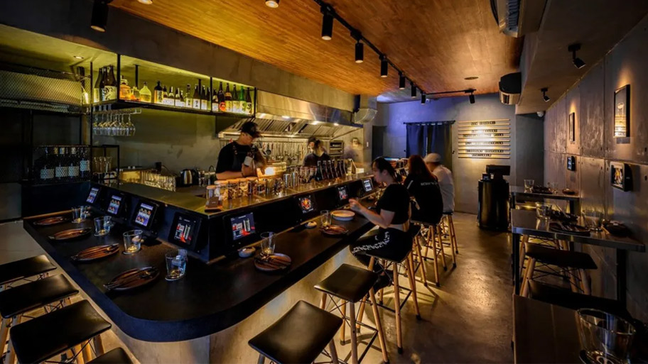 Các công trình ứng dụng sơn cát nghệ thuật Conpa đẹp Mẫu quán bar ứng dụng sơn cát nghệ thuật