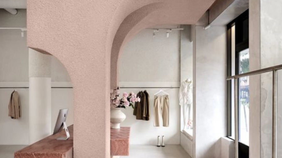 Ứng dụng sơn cát cho cửa hàng thời trang