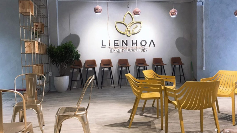 Tiệm bánh liên hoa ứng dụng sơn bê tông