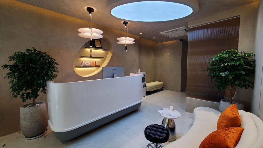 Gợi ý màu sơn giả bê tông cho spa – Sang trọng, tinh tế, thư giãn Sử dụng sơn giả bê tông màu xám nâu trầm cho spa