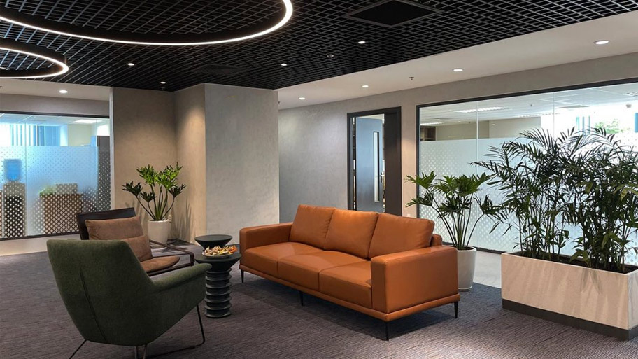 Hướng dẫn chọn màu sơn giả bê tông cho văn phòng làm việc chuẩn chuyên gia Viettinbank sử dụng sơn giả bê tông màu xám bạc sáng