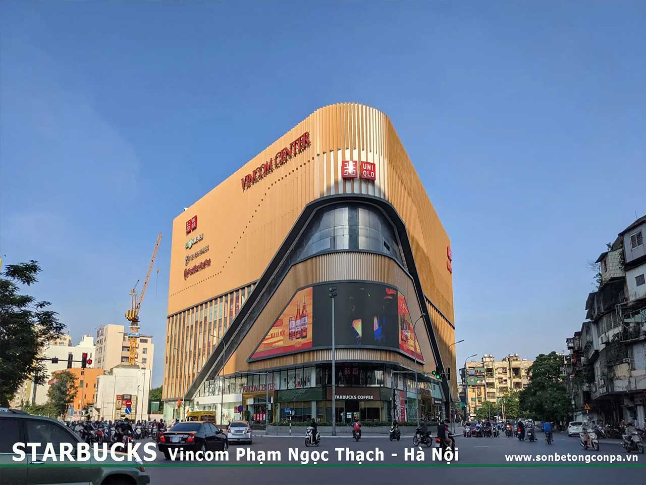 Toàn cảnh tòa nhà có starbucks Phạm Ngọc Thạch - Hà Nội