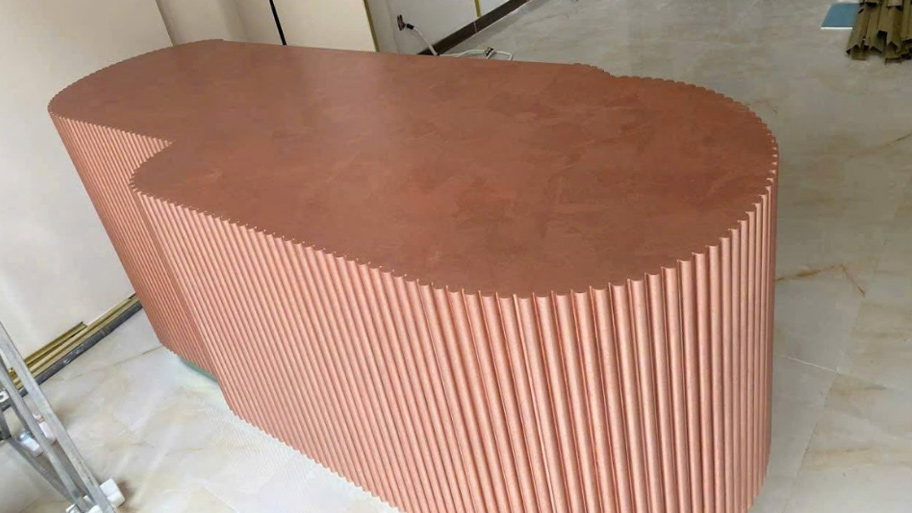 Mẫu công trình ứng dụng sơn hiệu ứng kim loại trên bề mặt đẹp độc đáo Ứng dụng sơn kim loại trên bàn gỗ