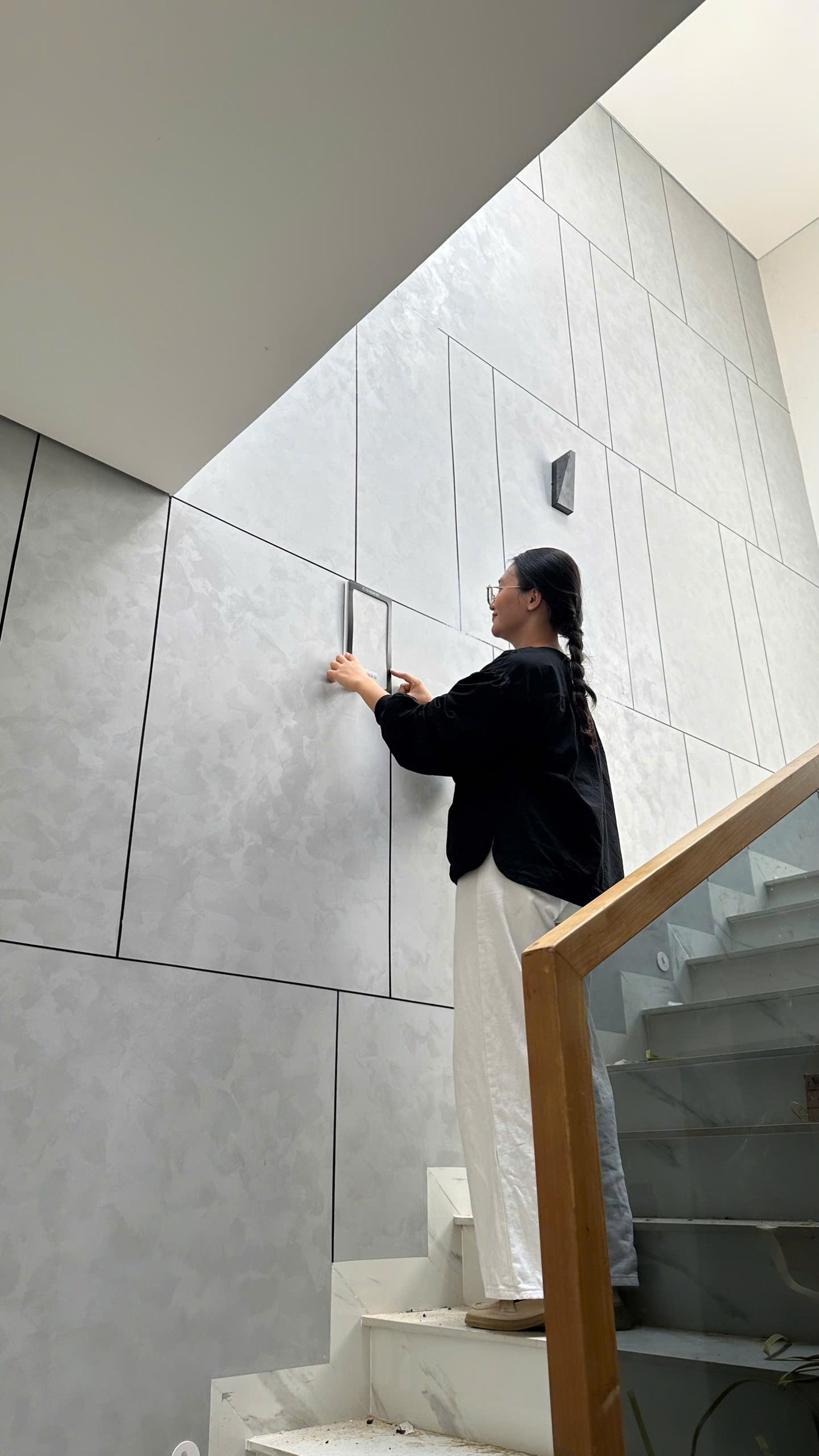 Sơn hiệu ứng kẻ roan: Giải pháp thi công gọn nhẹ, đẹp chuẩn studio ke roan hieu ung nha pho 1 scaled