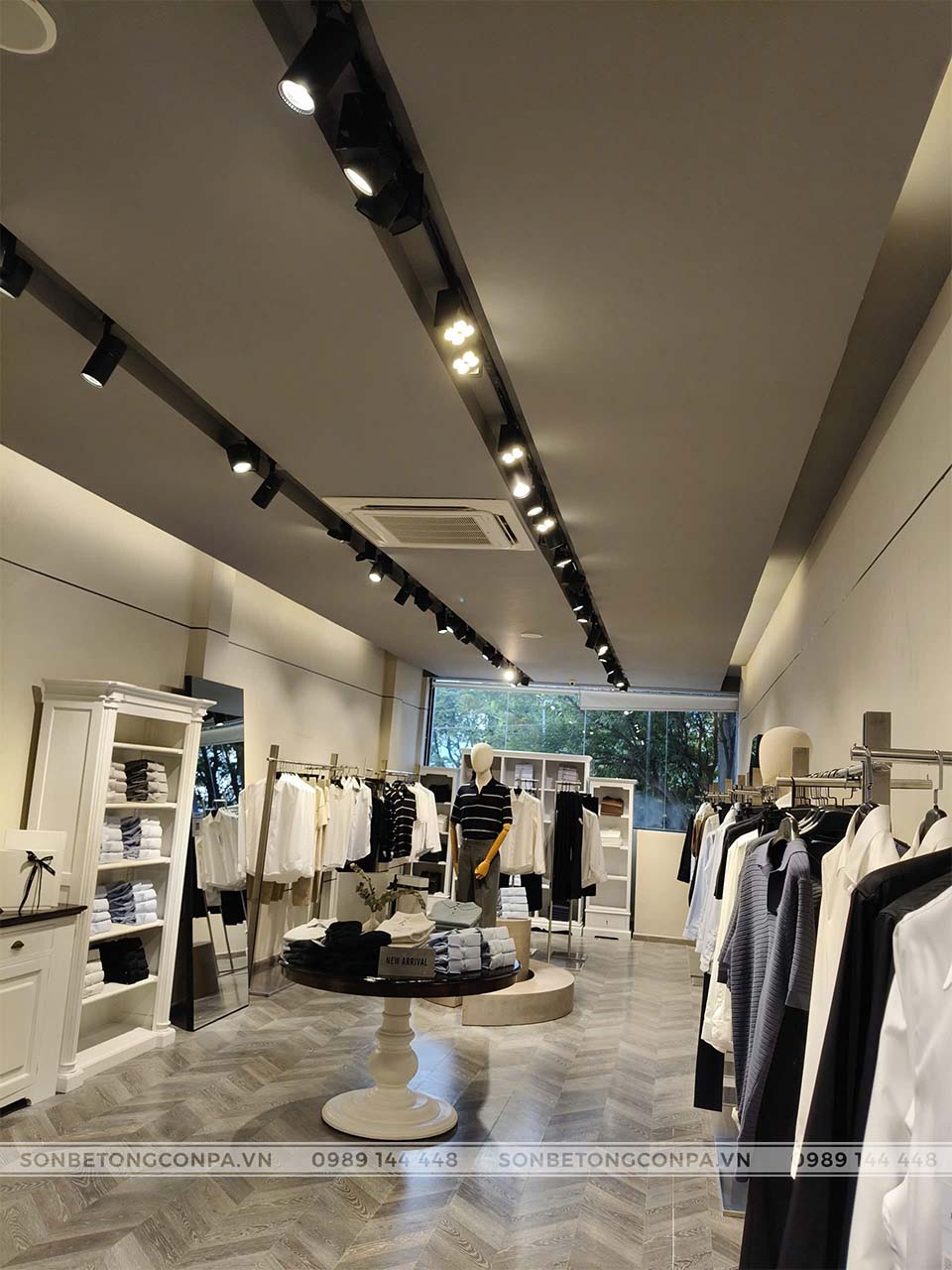 Không gian shop ấm cúng và hiện đại