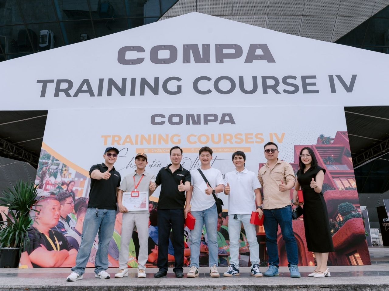 Giới thiệu Đội thợ chụp hình lưu niệm cùng Conpa