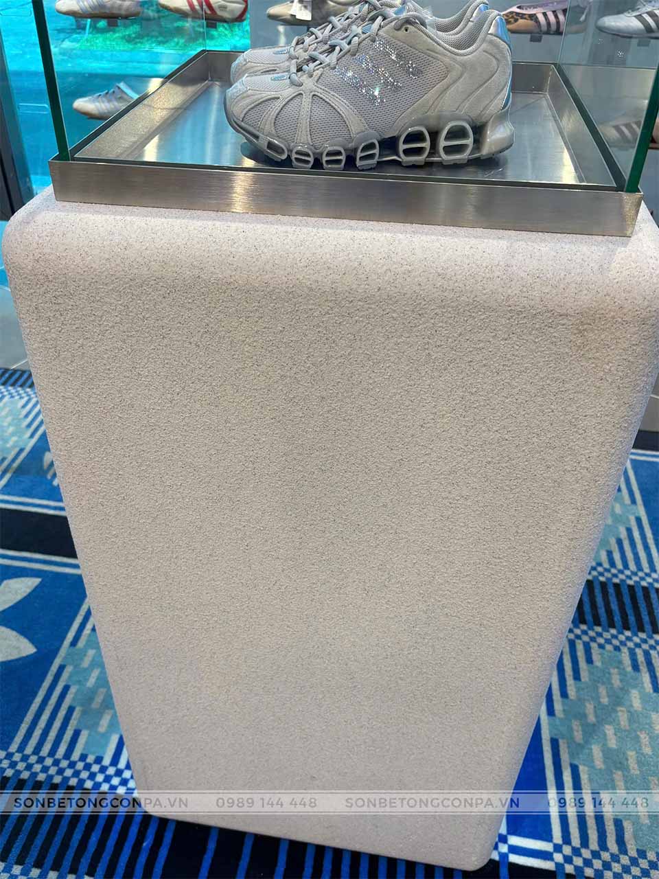 Adidas Vincom Đà Nẵng Khu trưng bày sản phẩm của Adidas