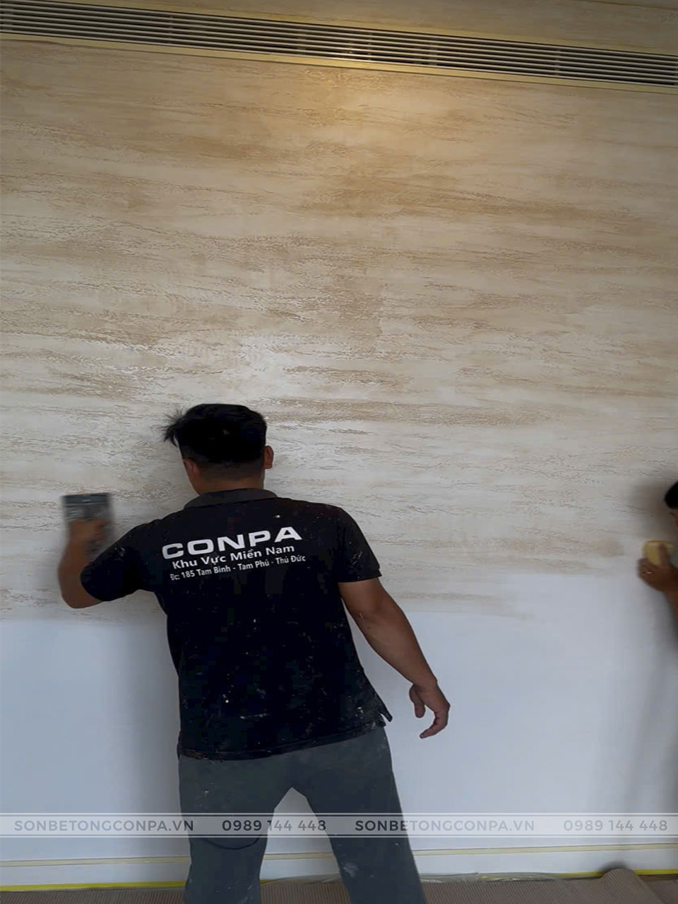 Căn hộ chung cư Travertine Thợ tiến hành thi công sơn Conpa tại Travertine
