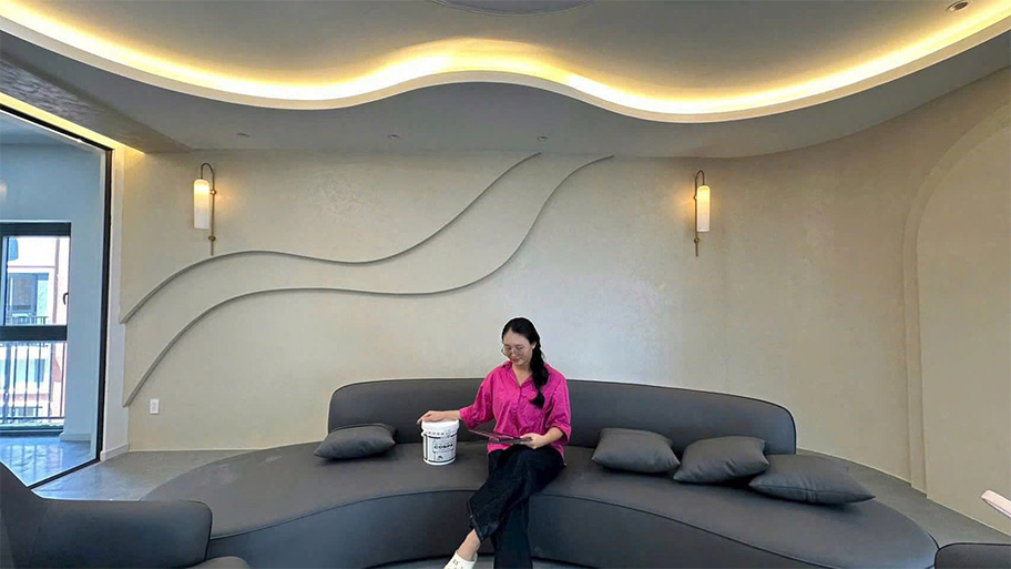 Phòng khách sử dụng sơn hiệu ứng màu trắng be