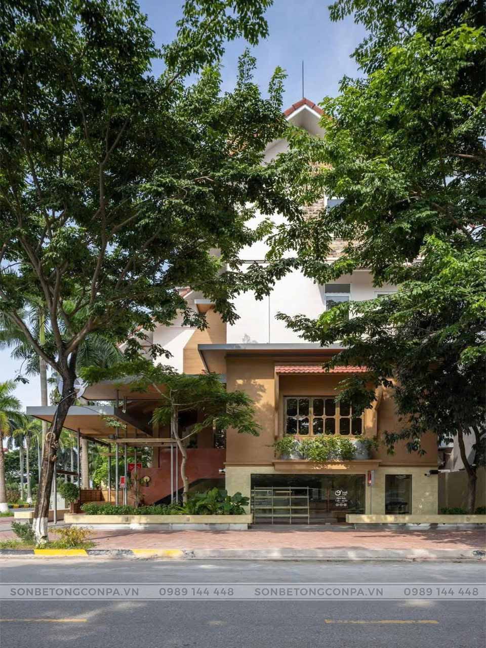 Í Ơi cà phê Í Ơi cà phê nhìn từ bên ngoài