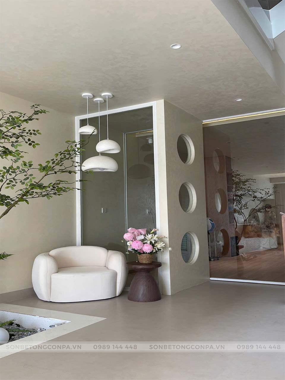 Hoàn thiện spa Đà Nẵng với sơn hiệu ứng Conpa Khu vực khách hàng ngồi chờ tại spa Đà Nẵng