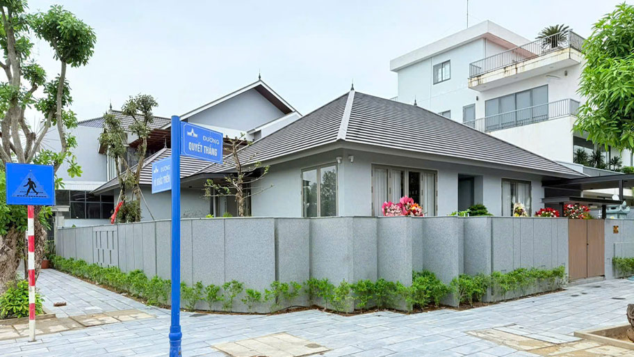 Có Nên Thi Công Sơn Giả Đá Ngoài Trời Hay Không? Mặt tiền nhà phố sử dụng sơn giả đá